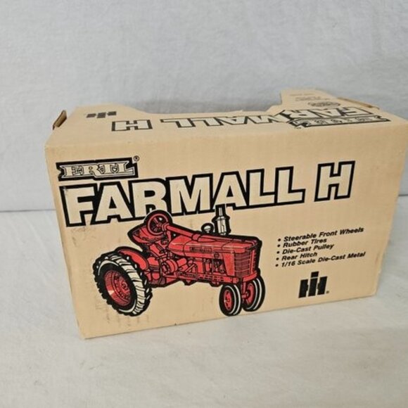 1986 Farmall H Collectible Tractor, 1/16, NIB - Picture 2 of 5